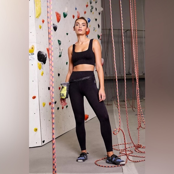 ✨NWOT Free People Movement Good Karma High Waist 7/8 Leggings Black Mineral Wash - Picture 5 of 10